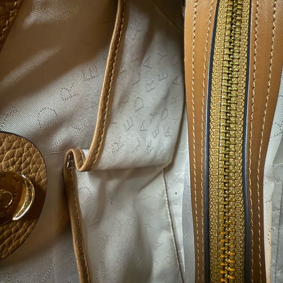 🔥 Fire Sale 🔥
RADLEY LONDON Medium Zip-Top Shoulder Bag w/Tag, Duster & Wallet - Picture 13 of 16